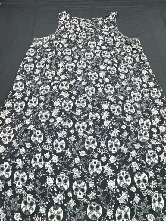 Torrid Tops - Torrid Skull Floral Tank Top Size 2 Black White Chiffon A-Line